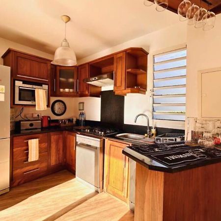 Scenic Riverfront 2 Bedroom Villa In Port Chambly Baie-du-Tombeau Buitenkant foto