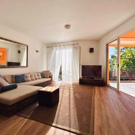 Scenic Riverfront 2 Bedroom Villa In Port Chambly Baie-du-Tombeau Buitenkant foto