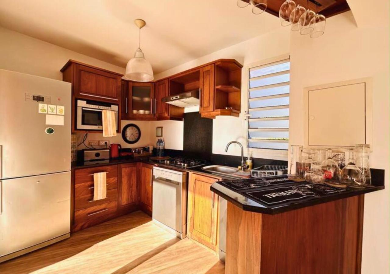 Scenic Riverfront 2 Bedroom Villa In Port Chambly Baie-du-Tombeau Buitenkant foto
