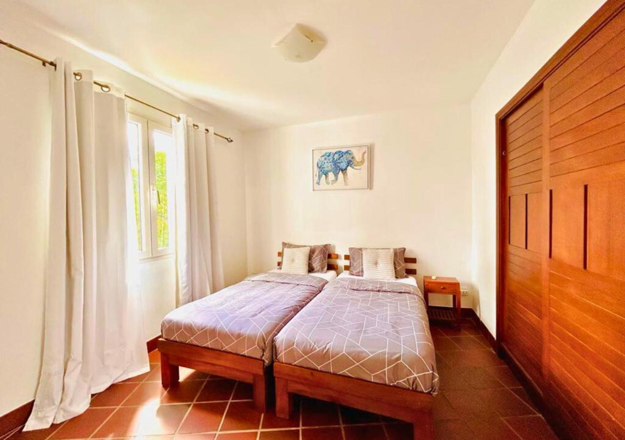 Scenic Riverfront 2 Bedroom Villa In Port Chambly Baie-du-Tombeau Buitenkant foto